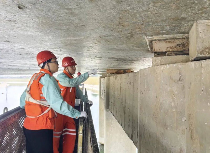 衡水衡通路桥养护:如何在复杂环境中高效作业?